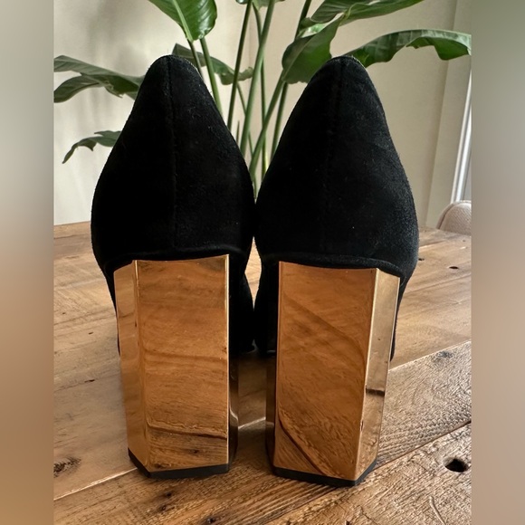 Tory Burch Black Velvet With Gold Heel Size 6 1/2 - Picture 4 of 6